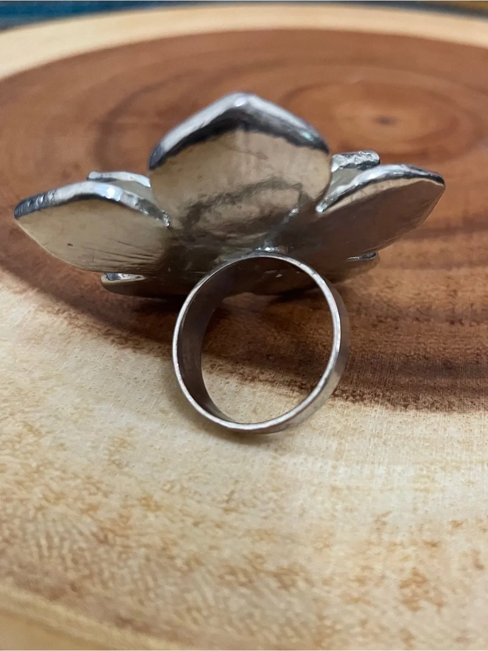 Vintage White Enamel Silver Tone Flower Statement Ring with Rhinestone Center